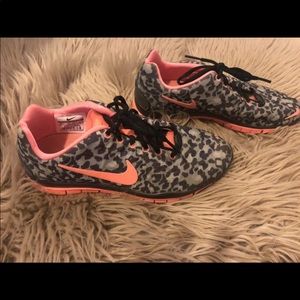 Women’s Nike free run shoe